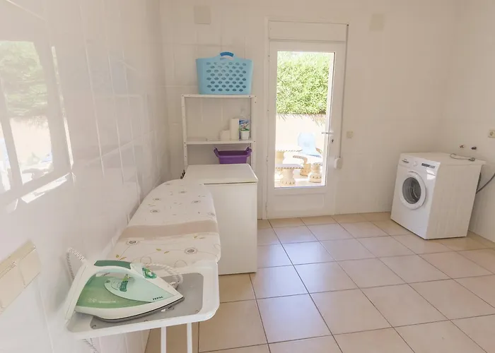 Chris, Area Of - By Villamar Willa *